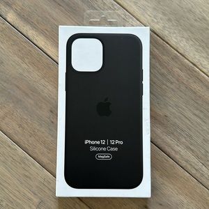 iPhone 12 | 12 Pro Silicone Case MagSafe Black NWT!